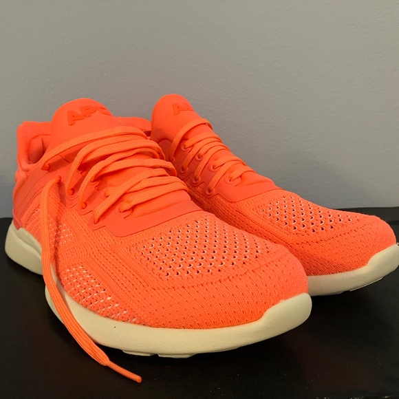 New Without Box Women’s Neon Orange APL Techloom Breeze Sz 9 - Picture 1 of 6